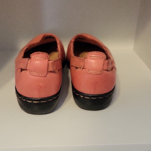 Clarks Women's Sz6 Leather upper Coral Loafers - Picture 5 of 7